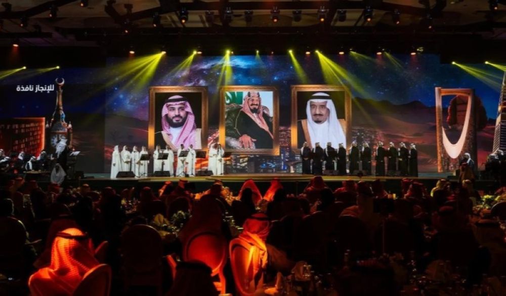 صور.. تفاصيل استعدادات حفل تكريم الفائزين بجائزة التميّز الإعلامي