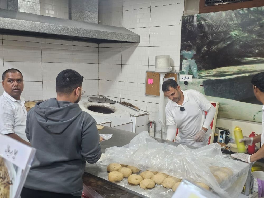 فيديو| كيف يُعيد ”الرامس“ إحياء تقاليد صناعة الخبز في العوامية؟