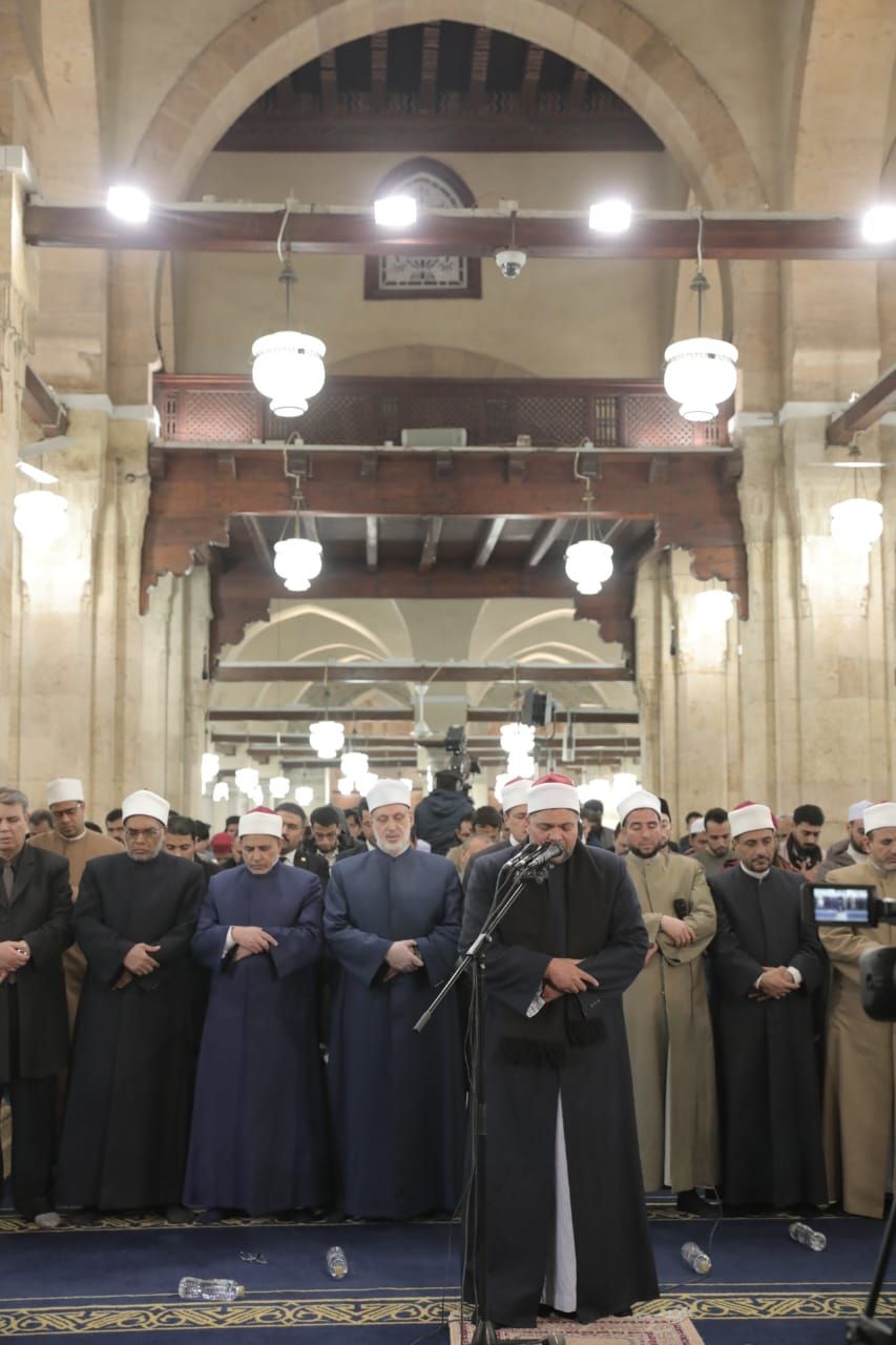 الجامع الأزهر يقيم التراويح بالقراءات المختلفة فى الليلة الثالثة لرمضان.. صور