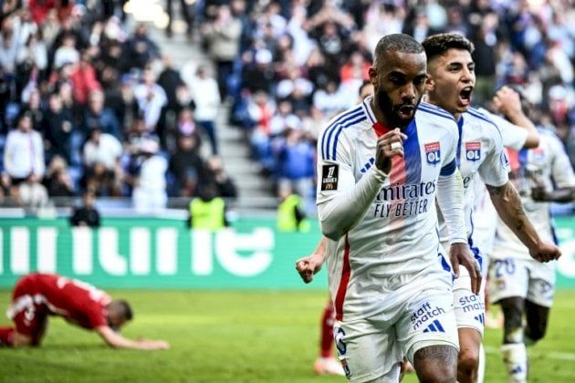 بطولة فرنسا: لاكازيت يُعيد ليون إلى سكة الانتصارات