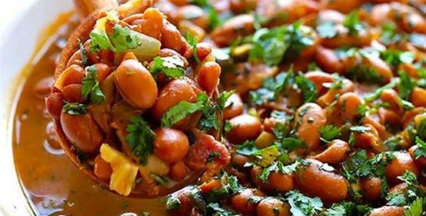 ماذا يحدث لجسمك عند تناول الفول يوميًا على السحور؟ أمر غير متوقع