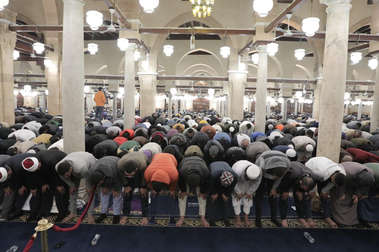 الجامع الأزهر يقيم التراويح بالقراءات المختلفة فى الليلة الثالثة لرمضان.. صور