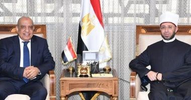 وزيرا الكهرباء والأوقاف يبحثان التوسع فى استخدام الإضاءة الموفرة للطاقة بالمساجد