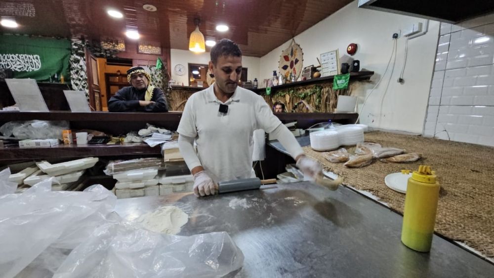 فيديو| كيف يُعيد ”الرامس“ إحياء تقاليد صناعة الخبز في العوامية؟