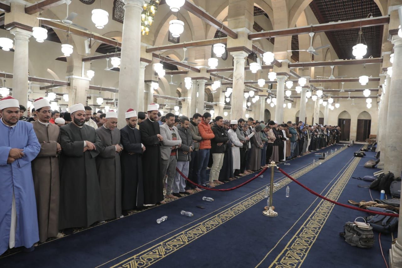 الجامع الأزهر يقيم التراويح بالقراءات المختلفة فى الليلة الثالثة لرمضان.. صور