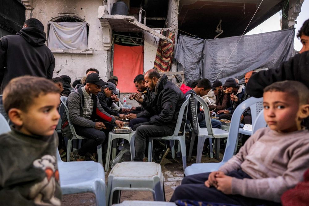 إسرائيل توقف دخول المساعدات إلى غزة مع دخول رمضان.. وحماس ترد: جريمة حرب