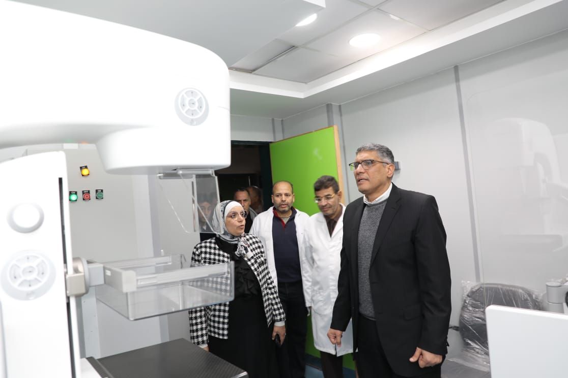 محافظ الجيزة يتفقد مستشفى الوراق المركزى فى زيارة مفاجئة.. ويستمع لشكاوى المرضى