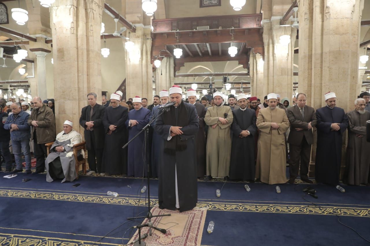 الجامع الأزهر يقيم التراويح بالقراءات المختلفة فى الليلة الثالثة لرمضان.. صور
