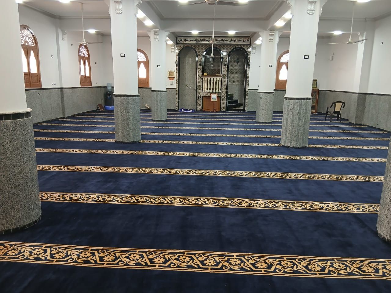 وزارة الأوقاف تفرش مساجد الجمهورية بأشكال جديدة من السجاد