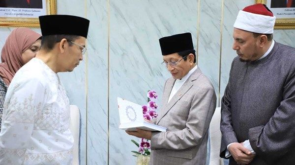 وزير إندونيسي يثمن جهود «حكماء المسلمين» في نشر قيم التسامح والتعايش