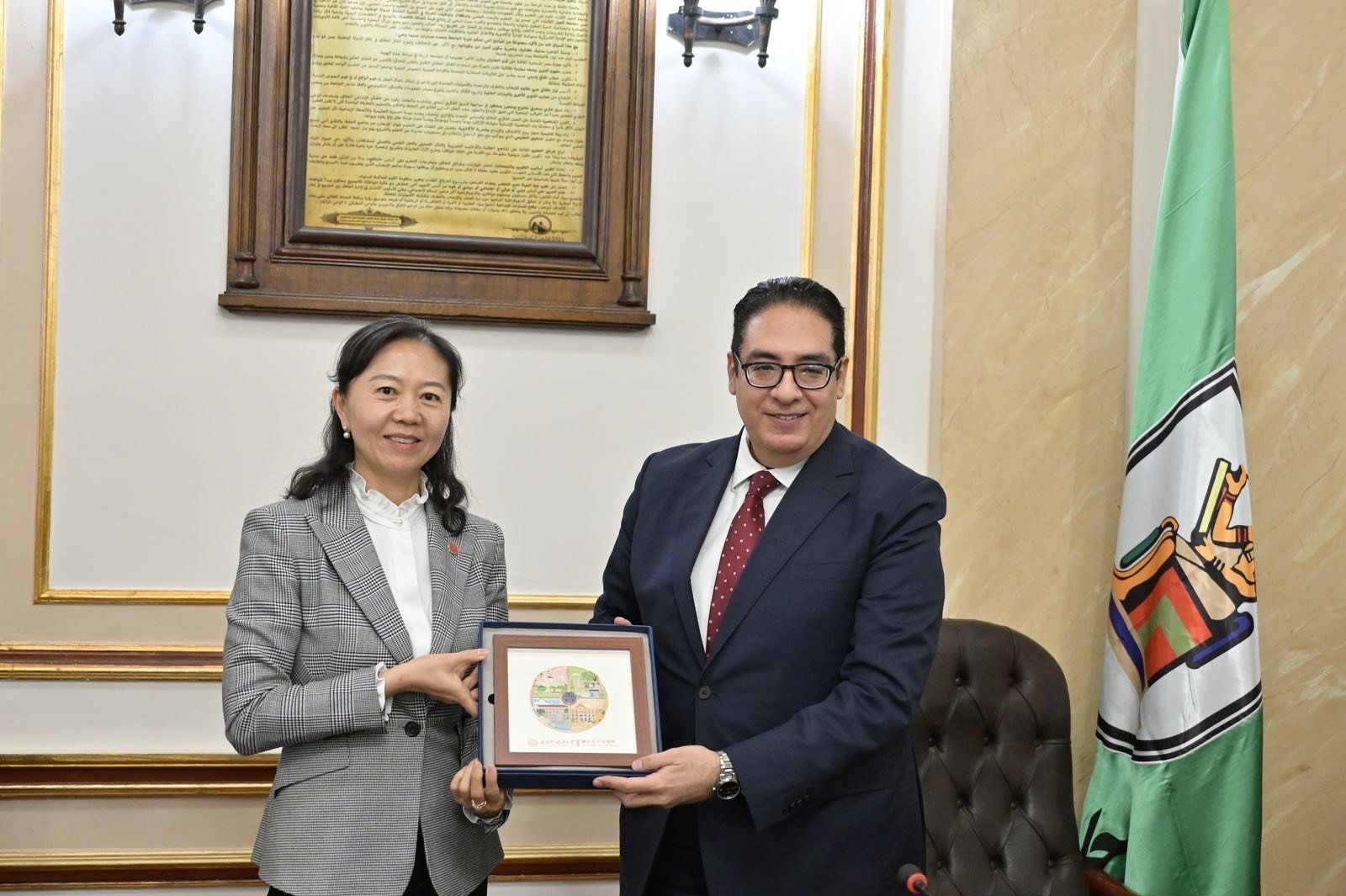 رئيس جامعة القاهرة يستقبل رئيس جامعة شنغهاى الدولية لبحث تعزيز التعاون