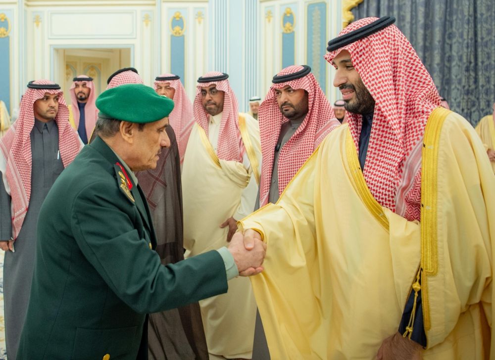 صور.. ولي العهد يستقبل المهنئين بشهر رمضان في قصر اليمامة بالرياض