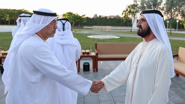 محمد بن راشد يستقبل المهنئين بشهر رمضان المبارك