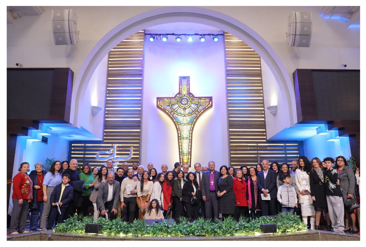 رئيس الطائفة الإنجيلية يشهد انضمام أعضاء جدد إلى الكنيسة بمصر الجديدة