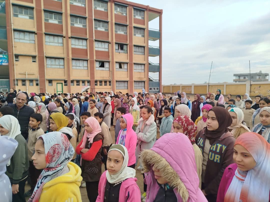 انتظام حضور الطلاب فى المدارس خلال شهر رمضان.. صور