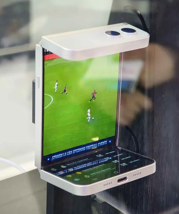 تكنولوجيا: #MWC25 سامسونج تكشف عن Asymmetric Flip نموذج تجريبي ثلاثي الطي مستوحى من Z Flip