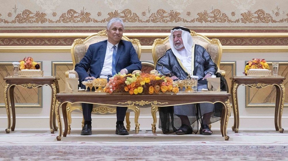 حاكم الشارقة يستقبل المهنئين بشهر رمضان المبارك في قصر البديع