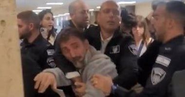 خناقة في الكنيست الإسرائيلية بسبب "مصالح نتنياهو الشخصية".. فيديو وصور