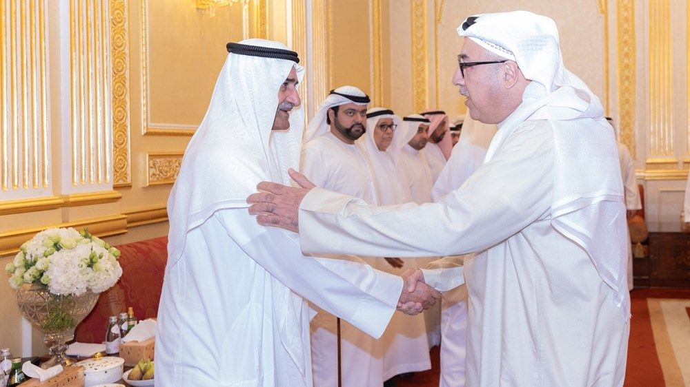 حاكم الفجيرة يستقبل المهنئين بشهر رمضان بحضور ولي العهد