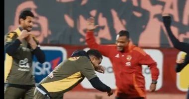 ممر شرفى فى مران الأهلى احتفالا بعيد ميلاد حمزة علاء.. فيديو