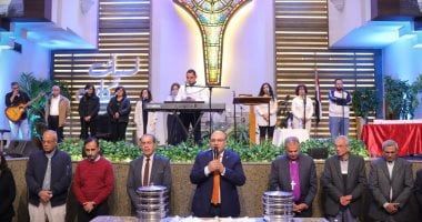 رئيس الطائفة الإنجيلية يشهد انضمام أعضاء جدد إلى الكنيسة بمصر الجديدة