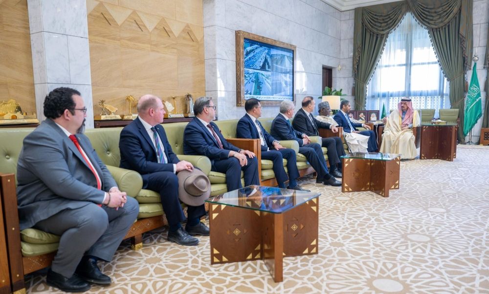 أمير الرياض يستقبل سفير جيبوتي ورؤساء المجموعات الجغرافية