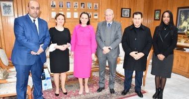 جامعة حلوان تبحث تعزيز التعاون المشترك مع وفد "الصداقة الروسية"