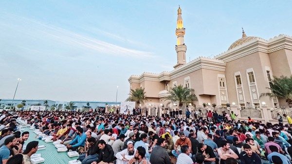 «دبي الخيرية» تنفذ مبادرة «إفطار صائم»