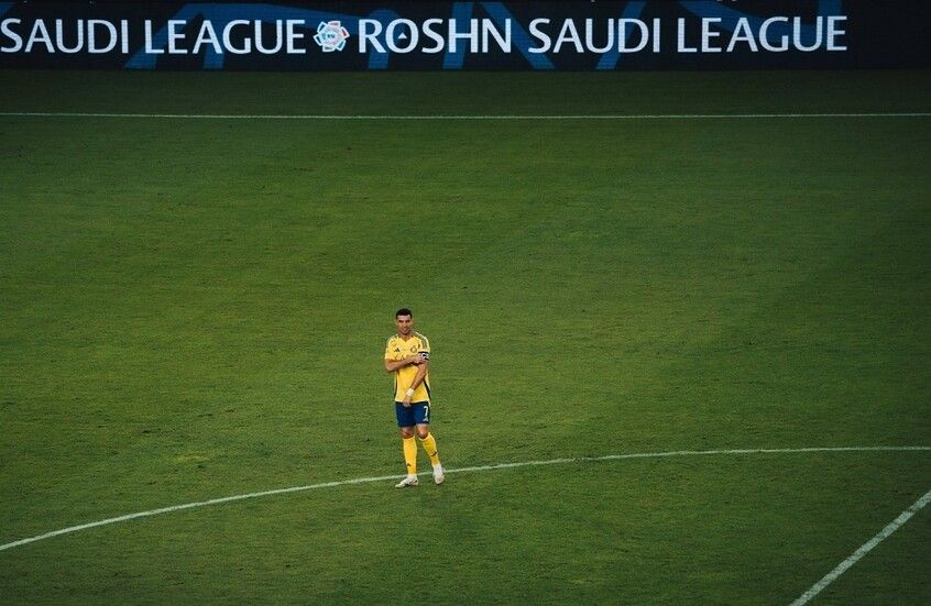 الخليج اليوم .. شاهد.. رد فعل رونالدو أثناء عزف النشيد الوطني السعودي