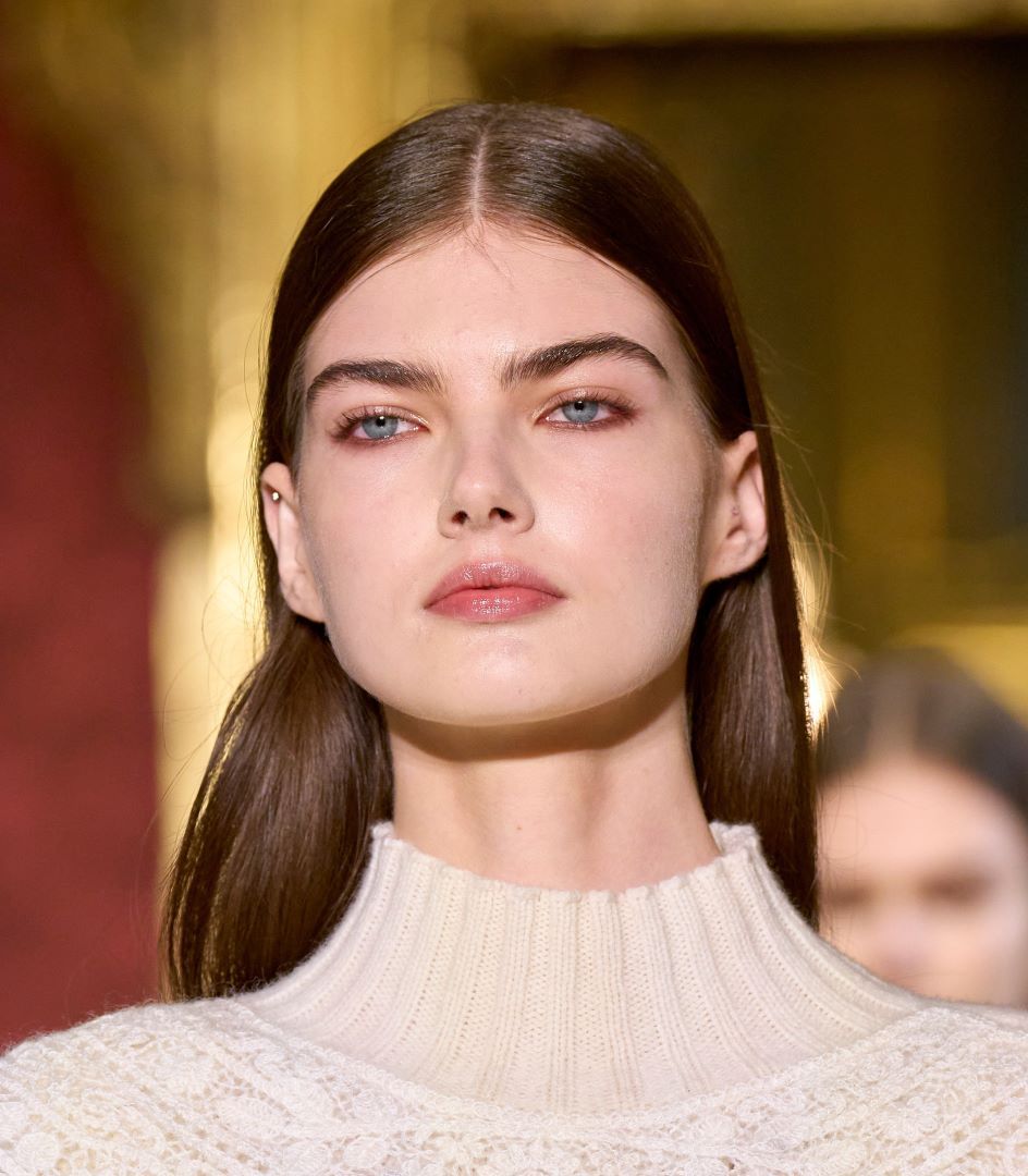 أسبوع الموضة في ميلانو يختتم عروضه بصيحات مكياج متفردة ولافتة