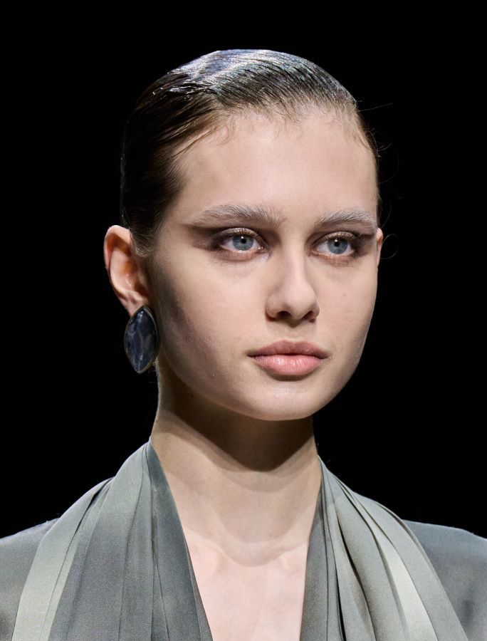 أسبوع الموضة في ميلانو يختتم عروضه بصيحات مكياج متفردة ولافتة