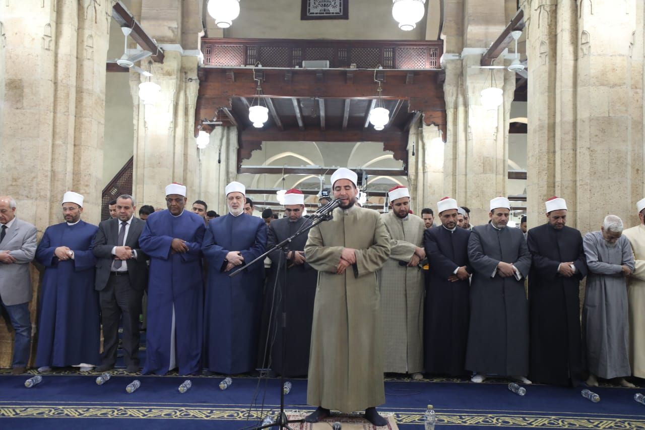 الجامع الأزهر يقيم التراويح بحضور آلاف المصلين فى الليلة الرابعة من رمضان