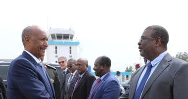 عبدالفتاح البرهان يصل القاهرة للمشاركة فى القمة العربية الطارئة