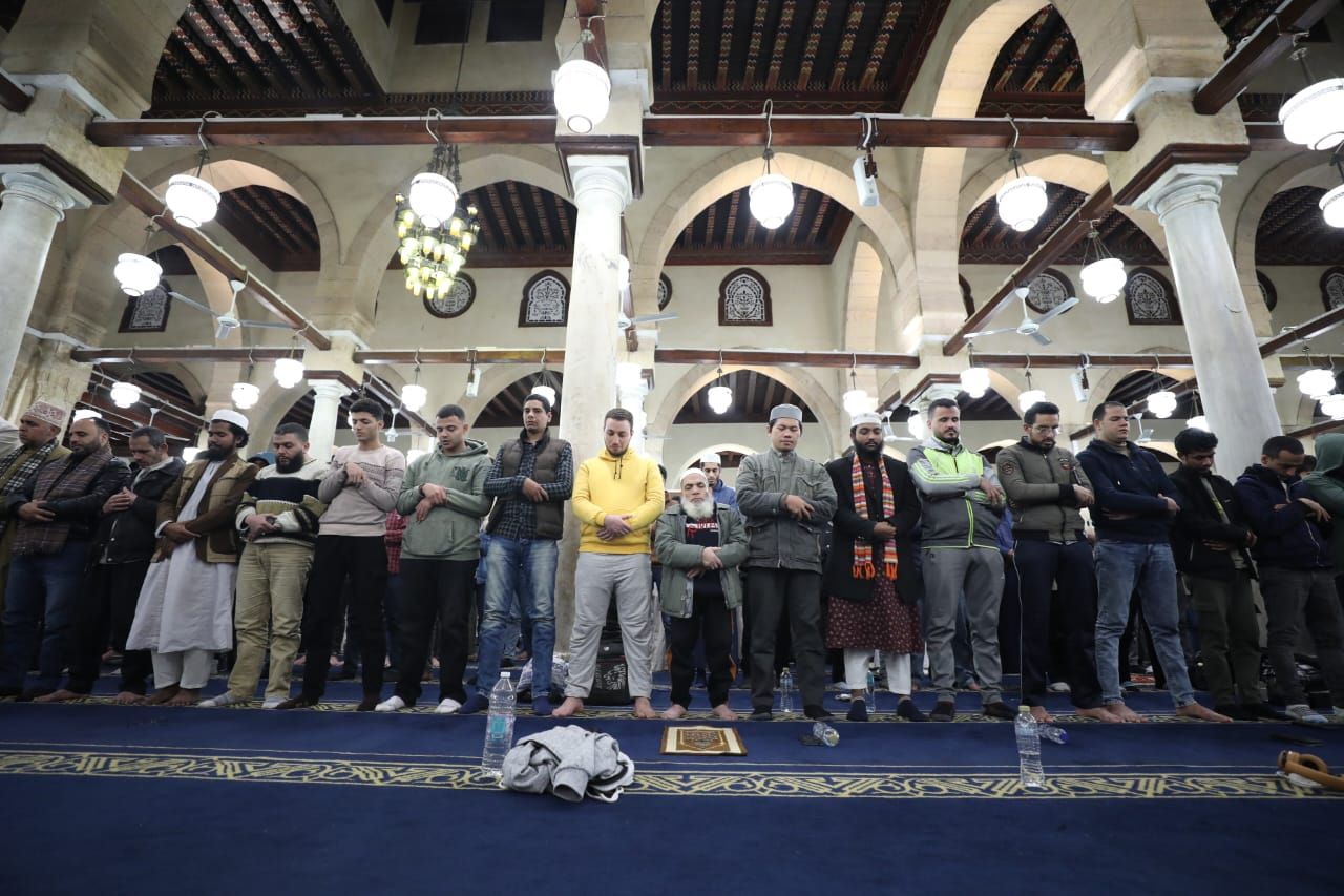 الجامع الأزهر يقيم التراويح بحضور آلاف المصلين فى الليلة الرابعة من رمضان