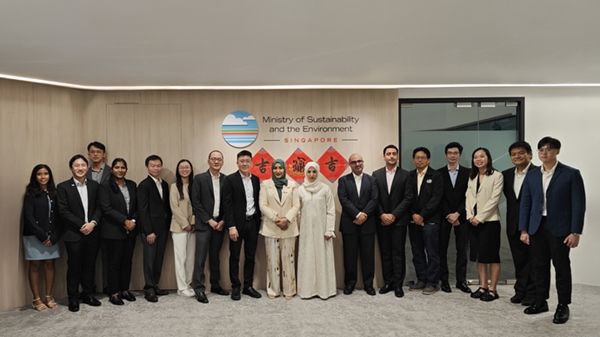 "بيئة أبوظبي" تبحث التعاون وتبادل الخبرات في مجال الاستدامة مع سنغافورة