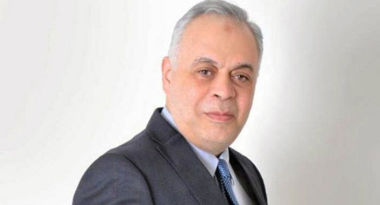 نقل أشرف زكي إلى المستشفى وزوجته تكشف التفاصيل
