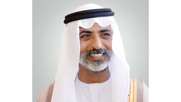 نهيان بن مبارك يعزي جورج ماثيو في وفاة زوجته في العين