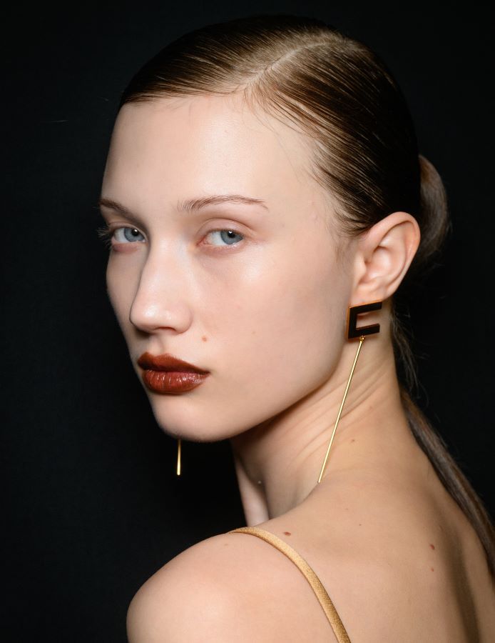 أسبوع الموضة في ميلانو يختتم عروضه بصيحات مكياج متفردة ولافتة