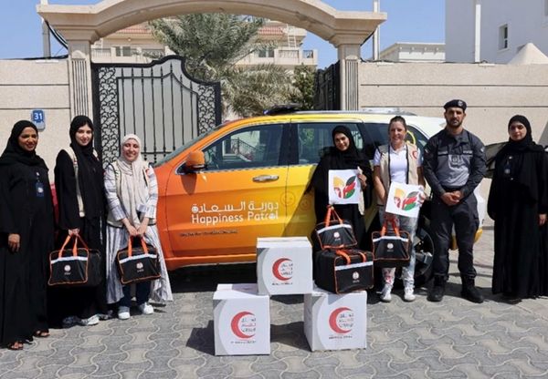 شرطة أبوظبي والهلال الأحمر يُسعدان الأسر