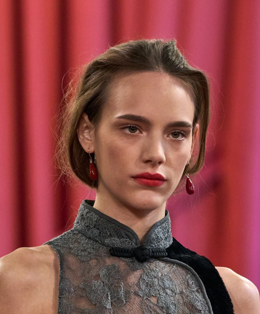 أسبوع الموضة في ميلانو يختتم عروضه بصيحات مكياج متفردة ولافتة