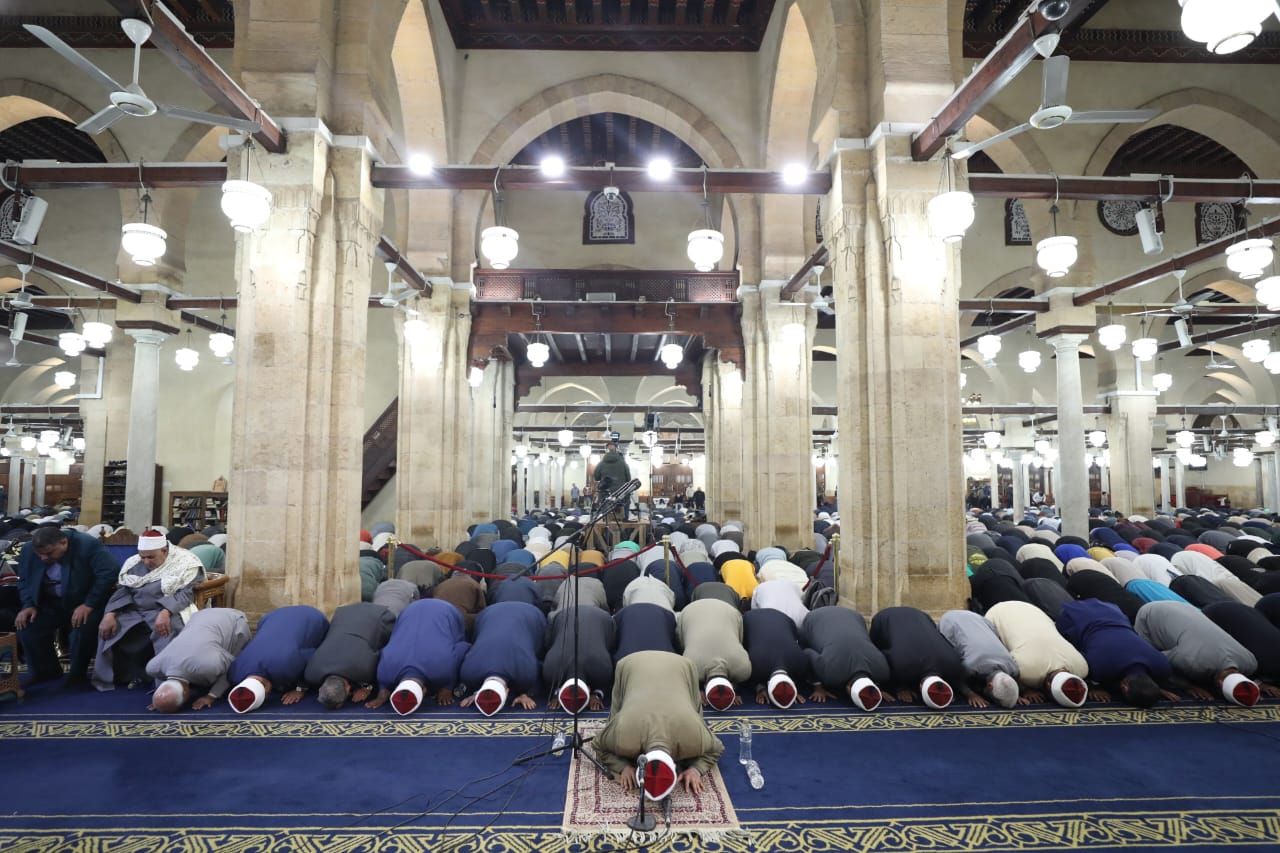 الجامع الأزهر يقيم التراويح بحضور آلاف المصلين فى الليلة الرابعة من رمضان