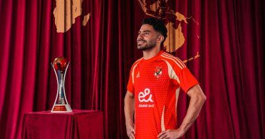 مخاوف من مشاركة مدافع الأهلي أمام الطلائع رغم عودته للتدريبات الجماعية