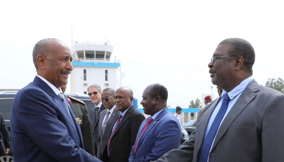 عبد الفتاح البرهان يتوجه إلى القاهرة للمشاركة فى القمة العربية الطارئة