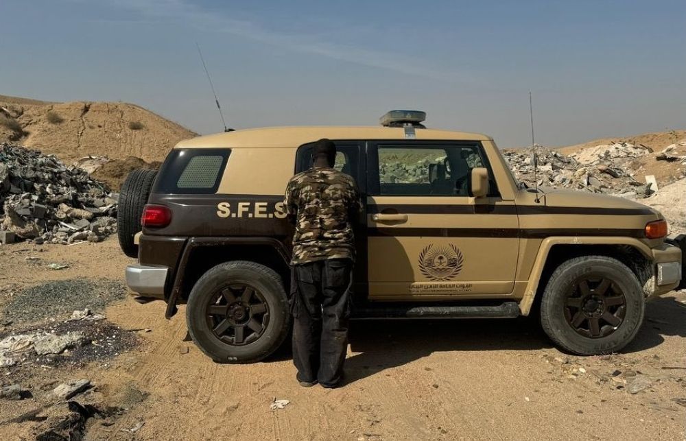 الرياض.. ضبط مواطن مخالف لنظام البيئة لنقله كميات من الحطب المحلي