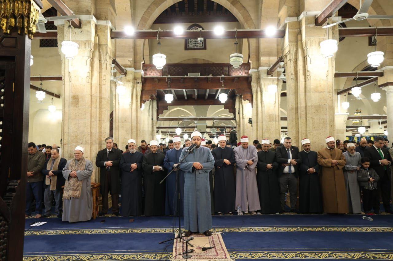 الجامع الأزهر يقيم التراويح بحضور آلاف المصلين فى الليلة السادسة من رمضان