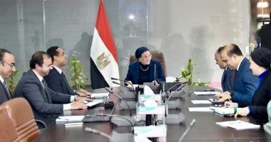 وزيرة البيئة تبحث تنفيذ مشروعات فى إدارة المخلفات والتنوع البيولوجى والتنقل الحضرى