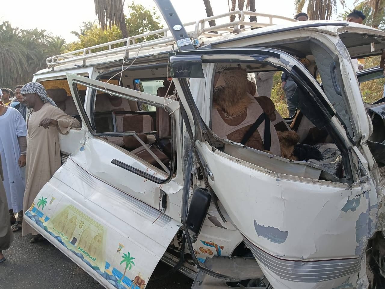 إصابة 22 شخصا فى حادث تصادم سيارتين على الطريق الزراعى بأسوان.. صور