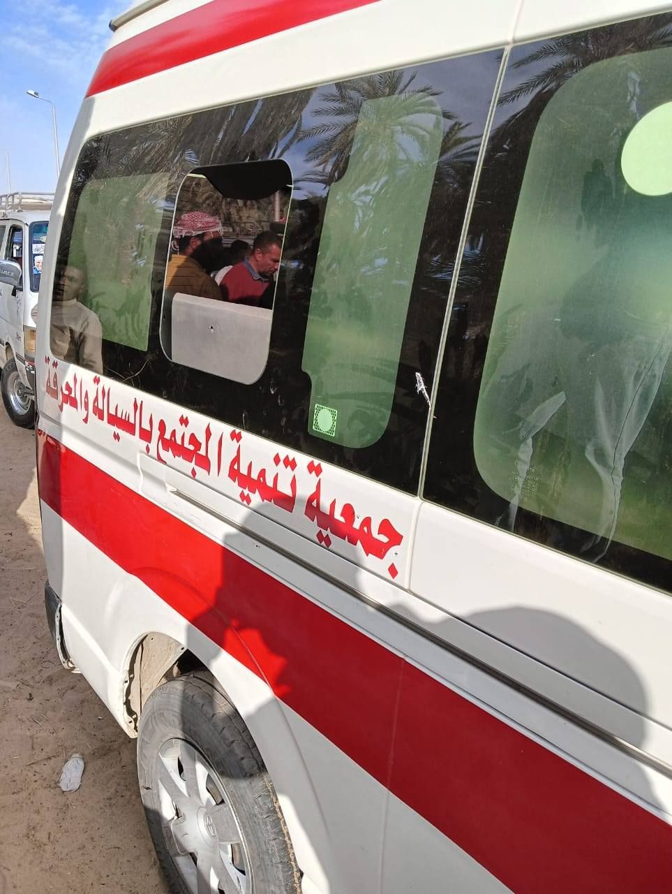 إصابة 22 شخصا فى حادث تصادم سيارتين على الطريق الزراعى بأسوان.. صور