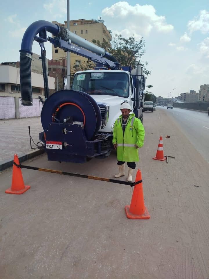 انتشار معدات شفط المياه وفرق الطوارئ بالقاهرة والجيزة للتعامل مع الأمطار