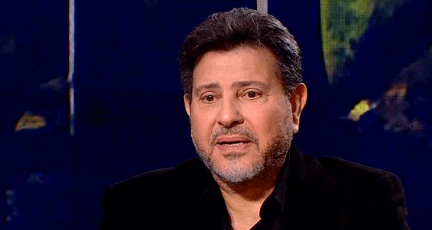 إحالة ناقد فني شهير للمحاكمة بتهمة إزعاج هاني شاكر